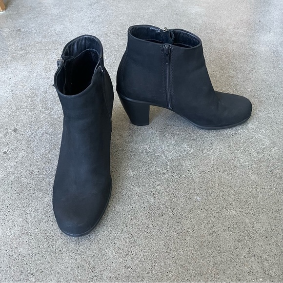 Ecco Suede Ankle Boots - Picture 2 of 5